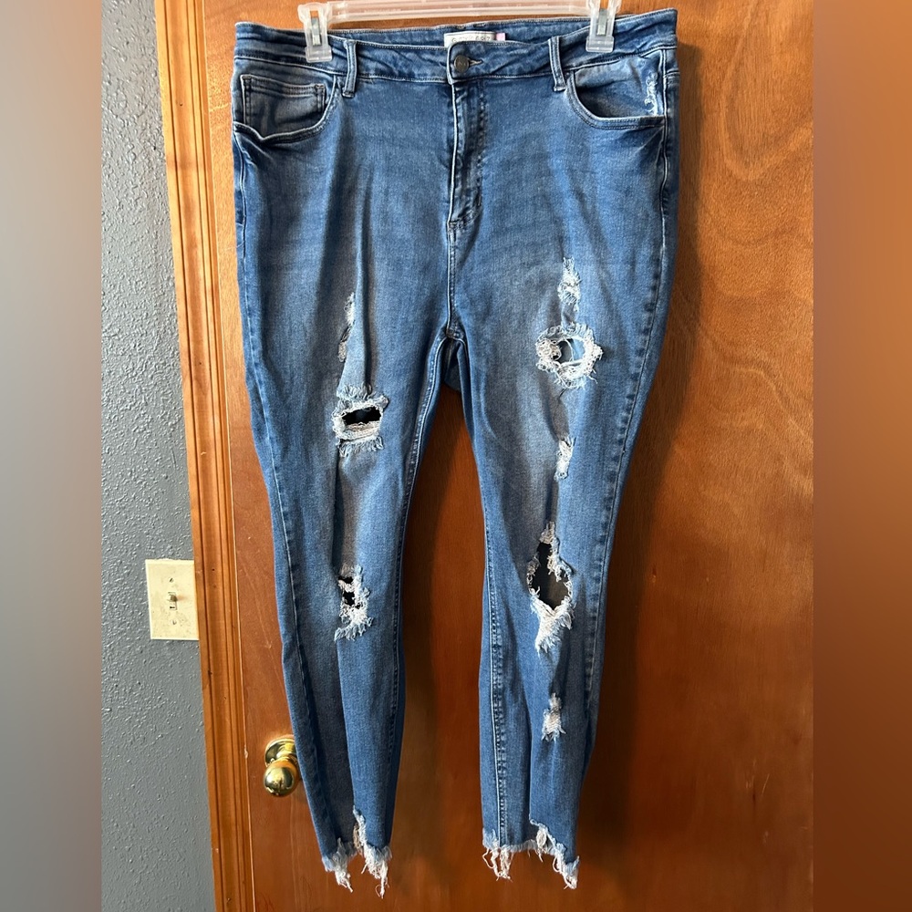 Trendy Distressed Skinny Jeans in Blue